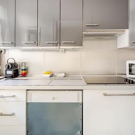 Chic 16th Arr King Bed Private Mews Access Apartamento