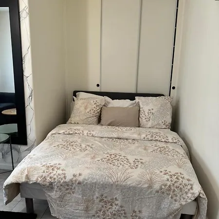 Chic 16th Arr King Bed Private Mews Access *