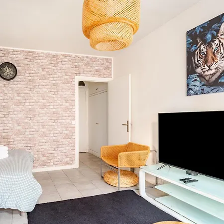 Chic 16th Arr King Bed Private Mews Access * باريس