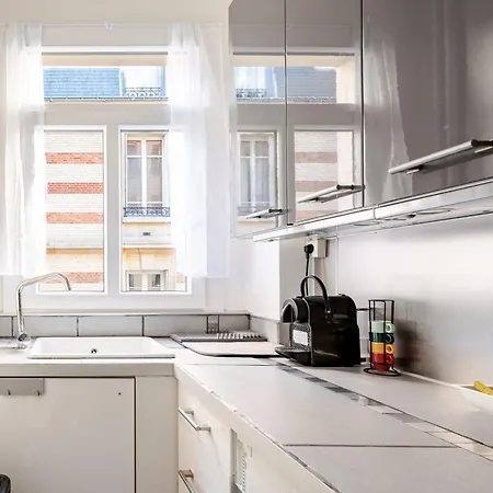 Chic 16th Arr King Bed Private Mews Access * باريس