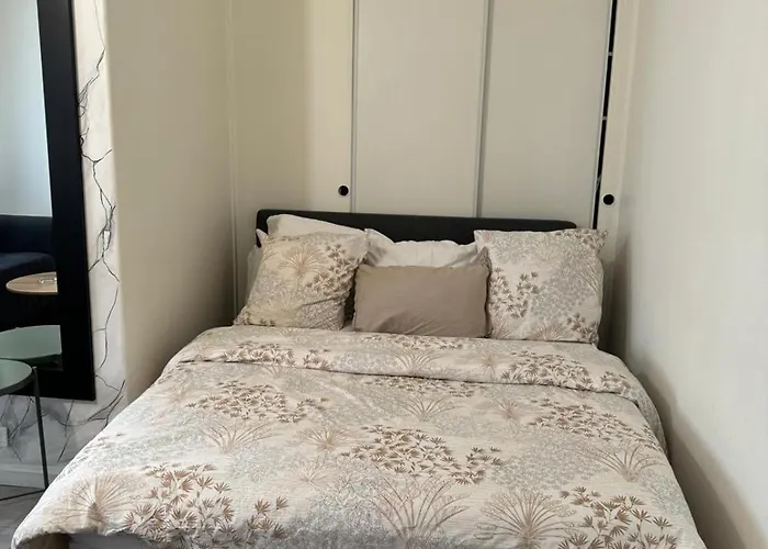 Chic 16th Arr King Bed Private Mews Access *