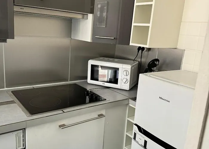 Chic 16th Arr King Bed Private Mews Access * Paris