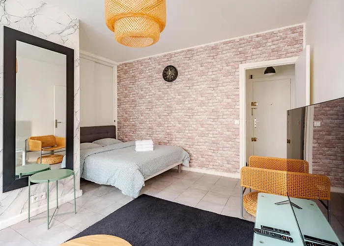 شقة Chic 16th Arr King Bed Private Mews Access باريس