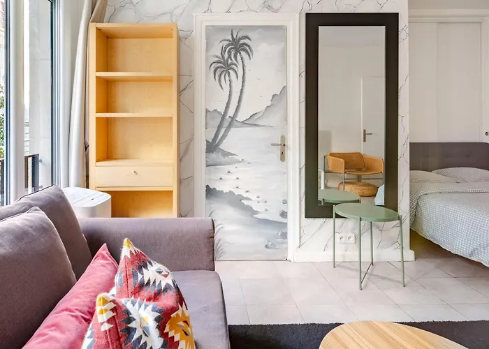 Chic 16th Arr King Bed Private Mews Access شقة