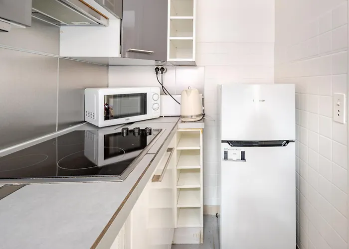 Chic 16th Arr King Bed Private Mews Access *