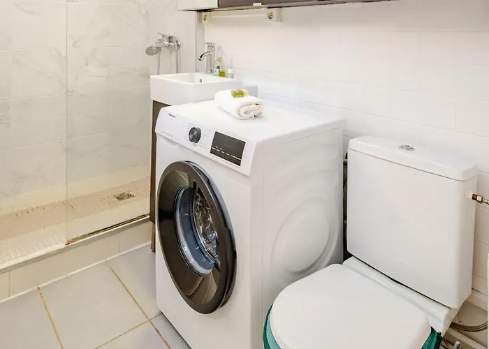 Chic 16th Arr King Bed Private Mews Access *